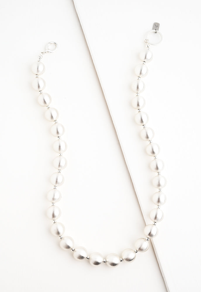 En Vogue Ball Necklace in Silver