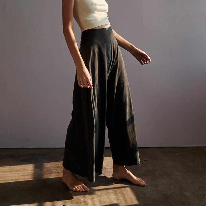 High-Waist Relaxed Wide Leg Pant