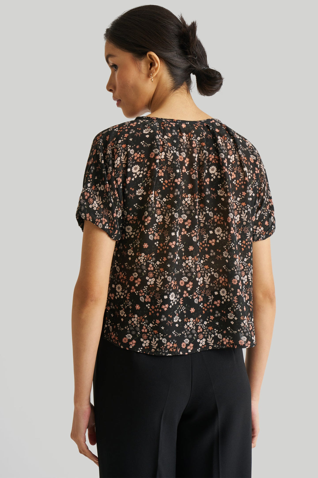 Balloon Sleeve Top in Black Florals