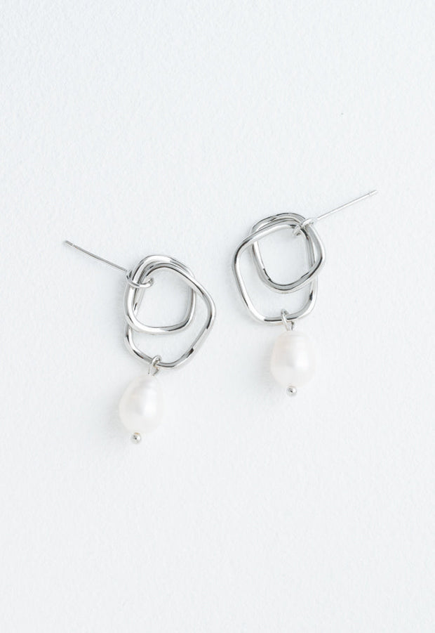 Everlasting Pearl Earrings in White Gold