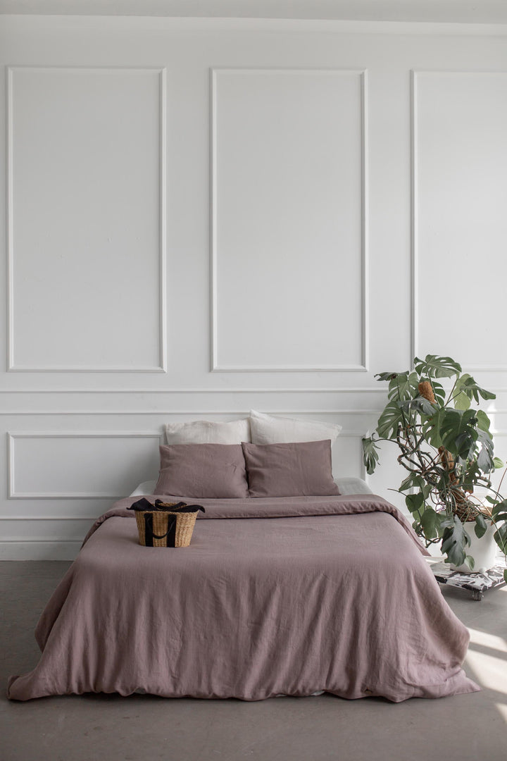 Linen bedding set in Rosy Brown