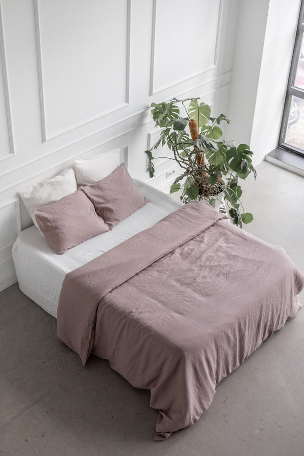 Linen bedding set in Rosy Brown