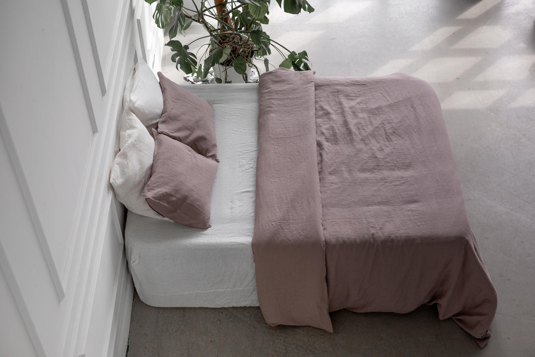 Linen bedding set in Rosy Brown