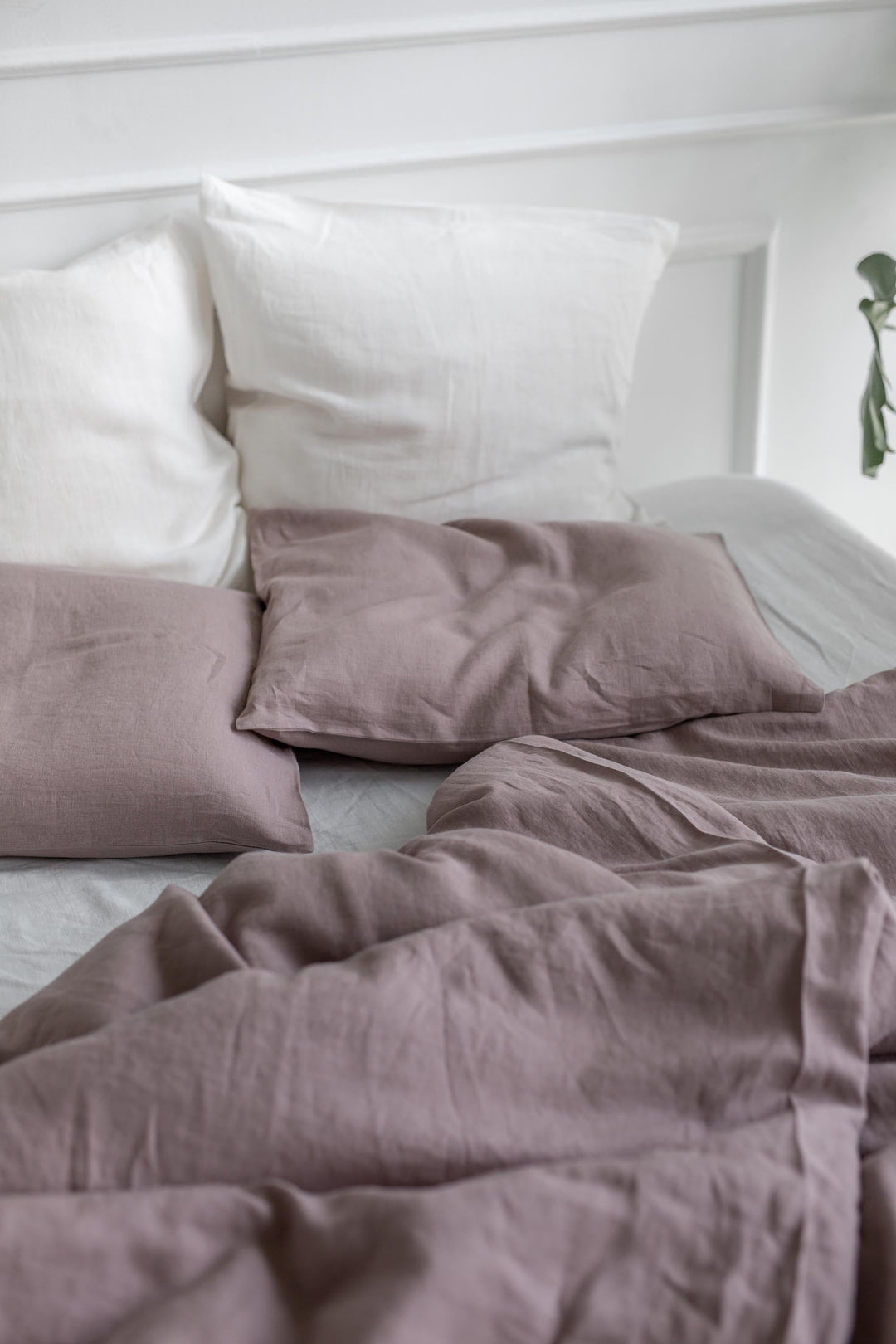 Linen bedding set in Rosy Brown