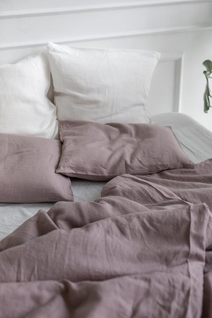 Linen bedding set in Rosy Brown