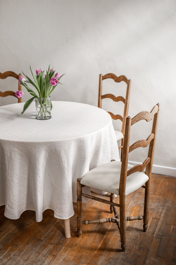 Round linen tablecloth