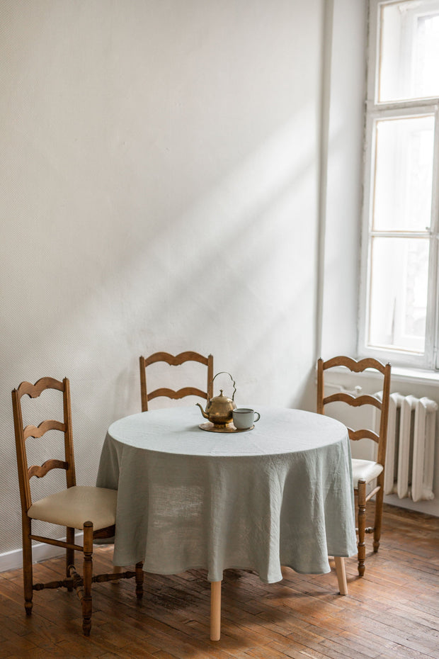 Round linen tablecloth