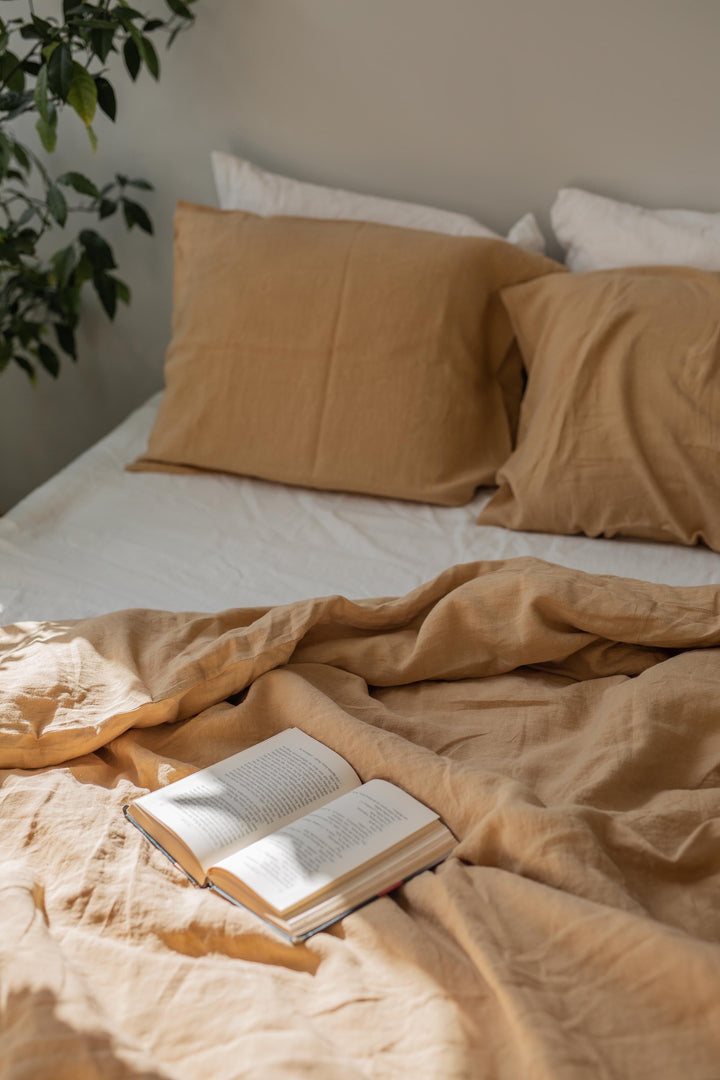 Linen bedding set in Mustard