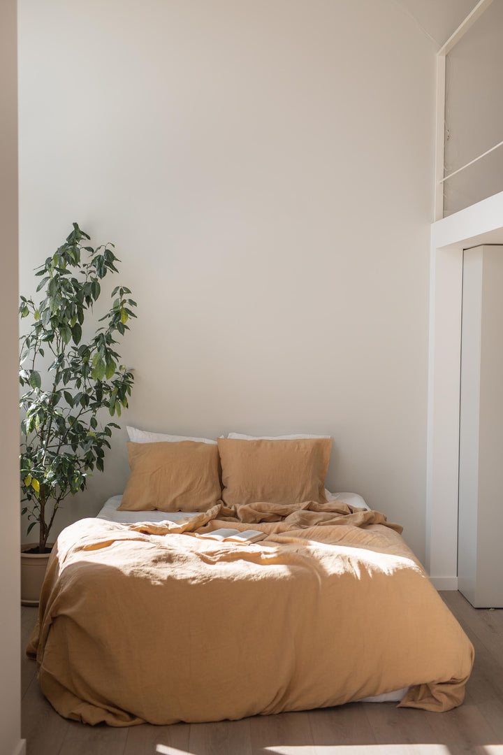 Linen bedding set in Mustard