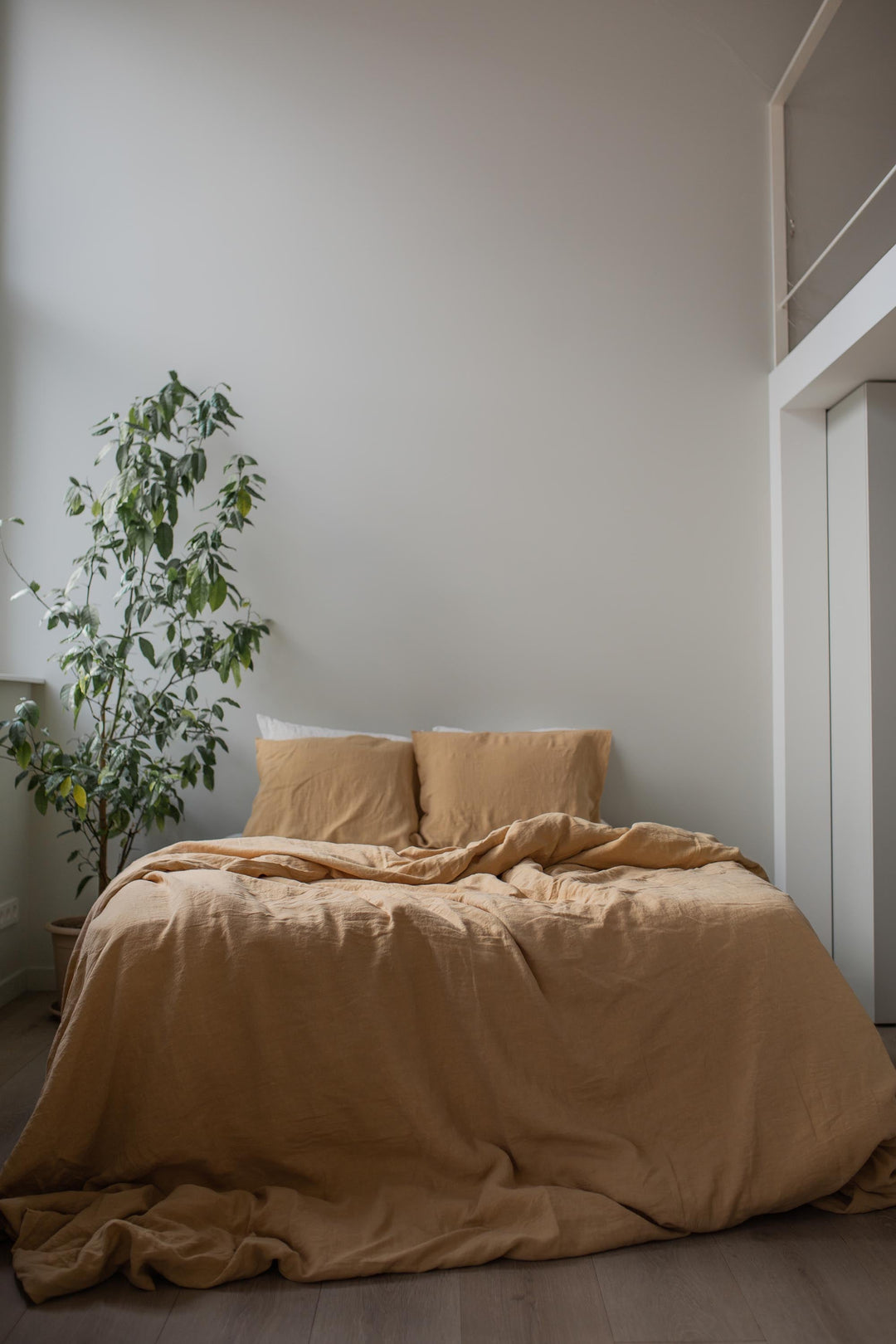 Linen bedding set in Mustard