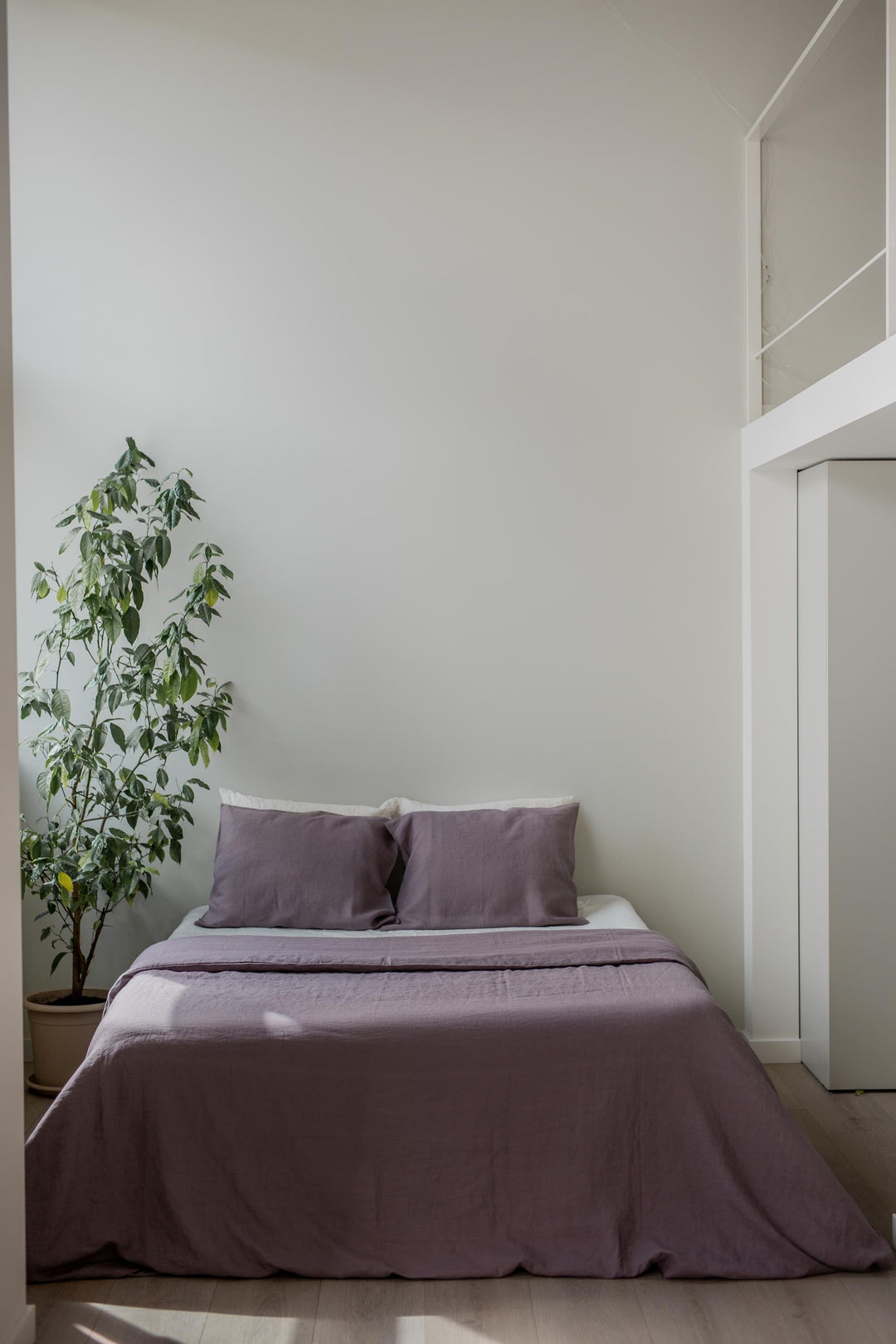 Linen bedding set in Dusty Lavender