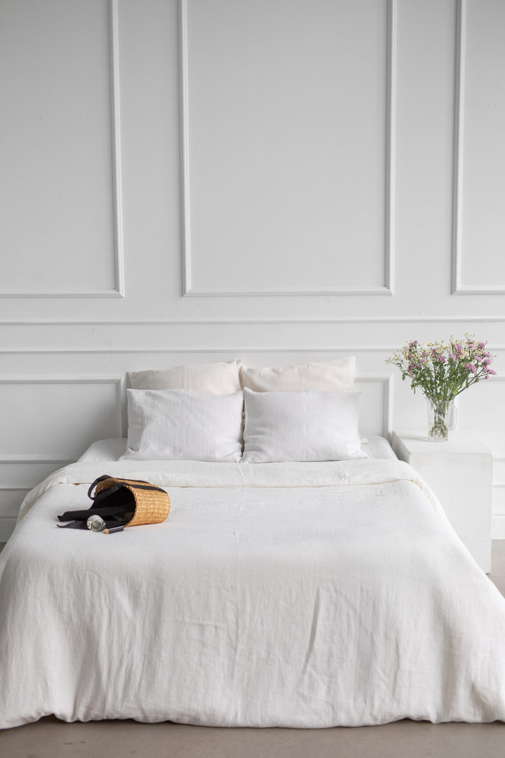 Linen bedding set in White