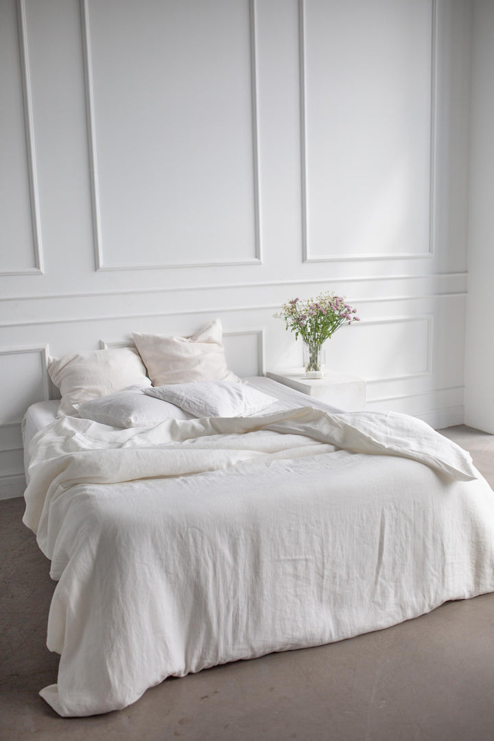 Linen bedding set in White