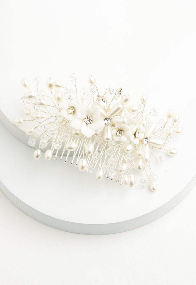 Pearl Blossom Dainty Flower and Crystal Comb