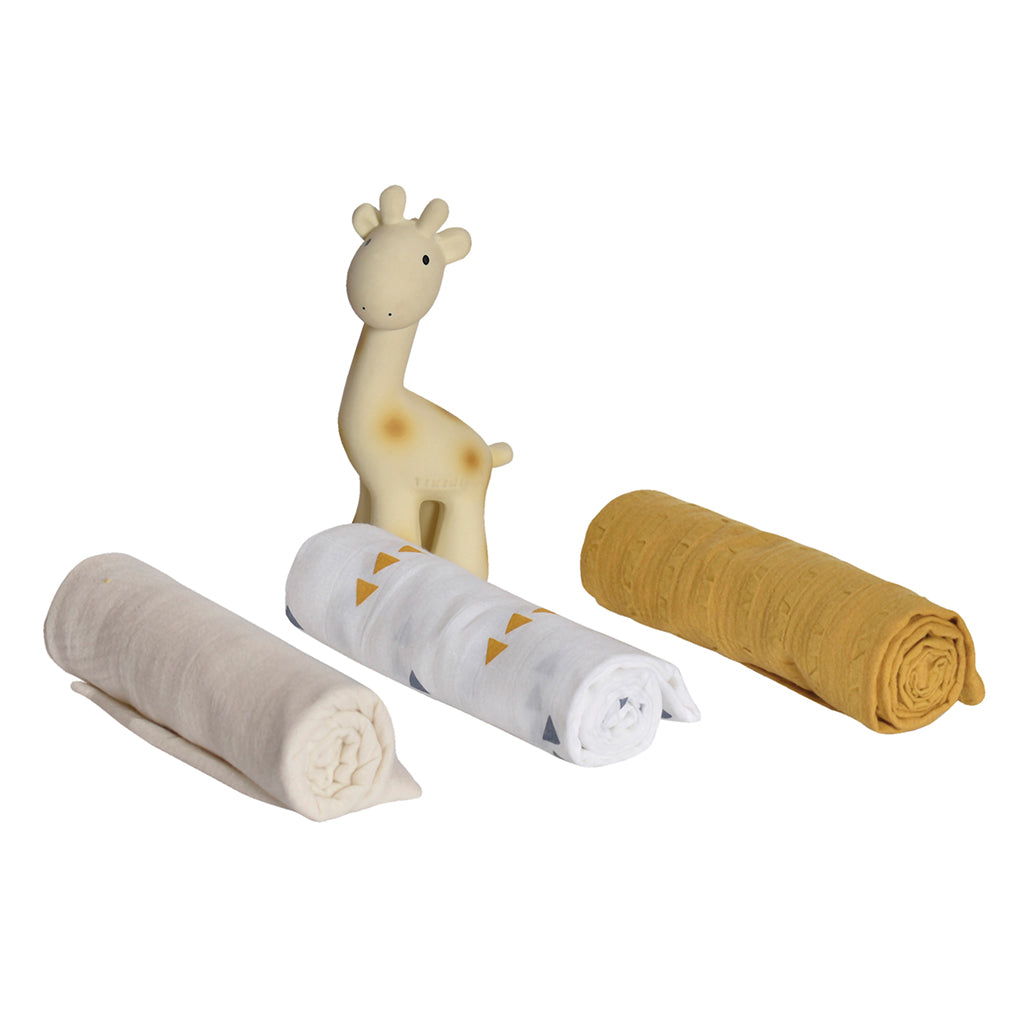 Giraffe Gift Set - Three Muslin Squares with Giraffe Rubber Teether