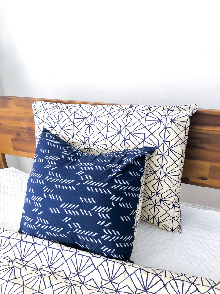 Organic Cotton Reversible Pillowcase in Art Deco/Stylized Feather Navy + Cream