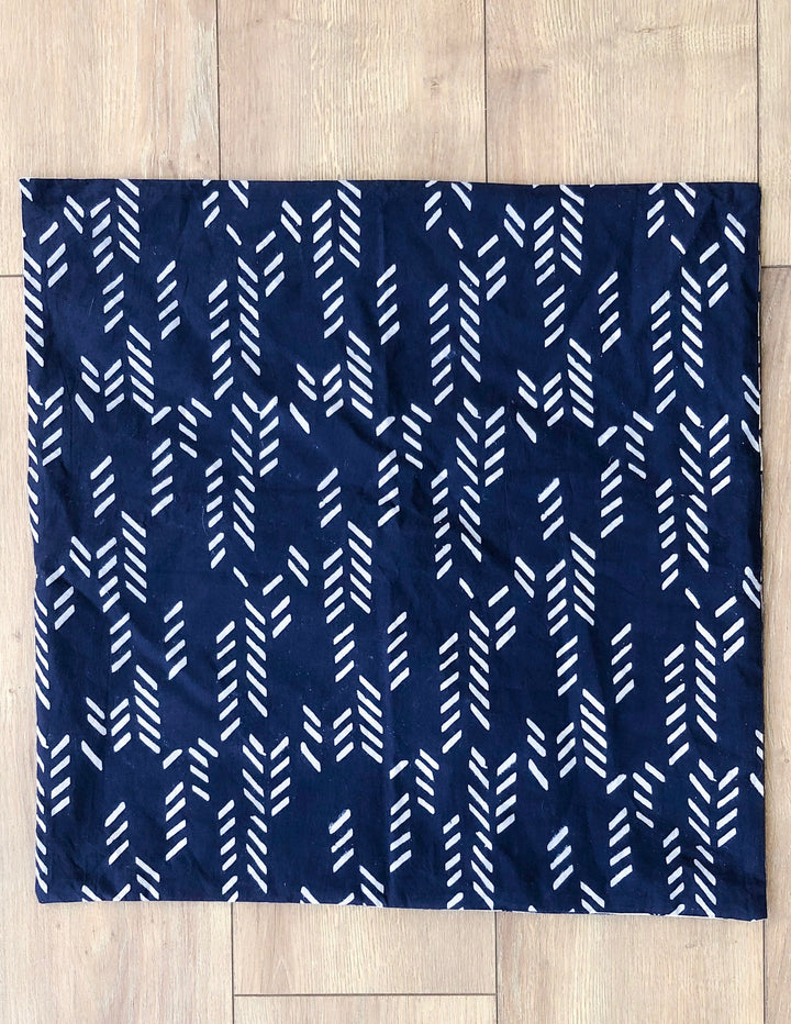 Organic Cotton Reversible Pillowcase in Art Deco/Stylized Feather Navy + Cream