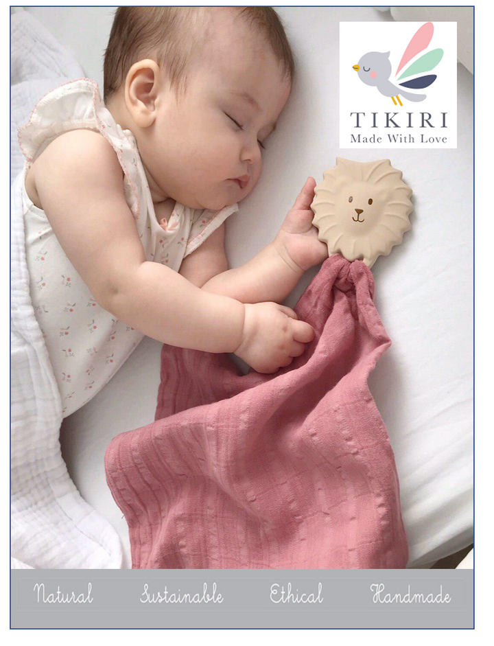 Lion Comforter in Dusty Pink Muslin with Organic Natural Rubber Teether