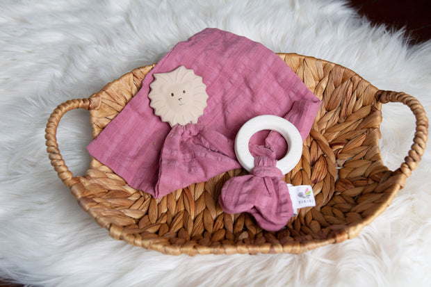 Lion Comforter in Dusty Pink Muslin with Organic Natural Rubber Teether