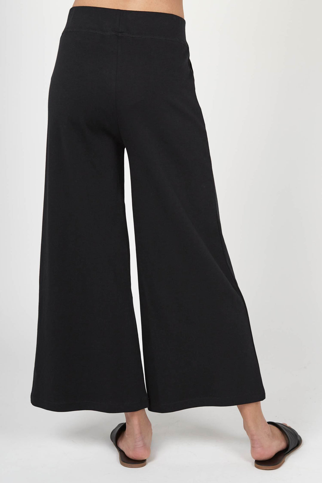 Essential Cropped Wide Leg Pant