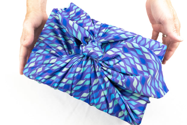 Leafi/Blue Wavi Single Large 28" | Reusable and Reversible Gift Wrap