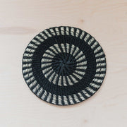 Two-tone Round Woven Placemats - Abaca Fiber | LIKHÂ
