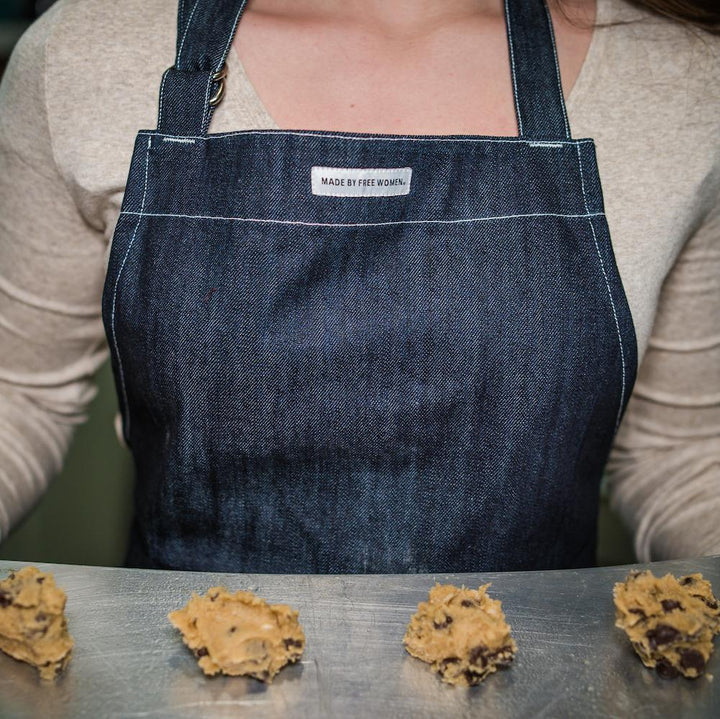 APRON NAVY DENIM